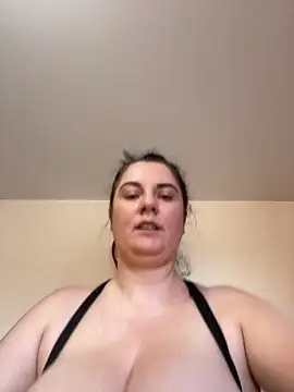 Snapshot of alisiaparril chatting on March 20, 12:53 pm alisiaparril online show from March 20, 12:53 pm