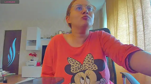 Snapshot of hot_evil_queen chatting on October 13, 7:19 am hot evil queen online show from October 13, 7:19 am