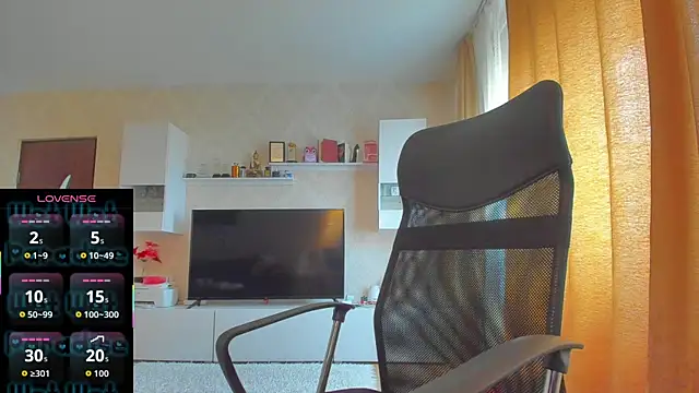 Snapshot of hot_evil_queen chatting on November 13, 10:03 am hot evil queen online show from November 13, 10:03 am