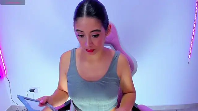 Snapshot of MeganWhite3 chatting on February 16, 7:15 am MeganWhite3 online show from February 16, 7:15 am