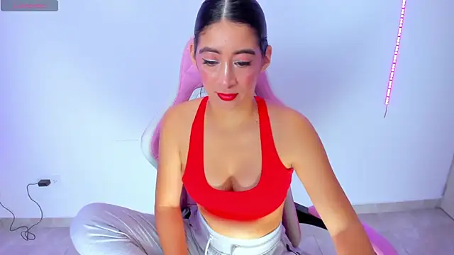 Snapshot of MeganWhite3 chatting on February 23, 11:36 pm MeganWhite3 online show from February 23, 11:36 pm