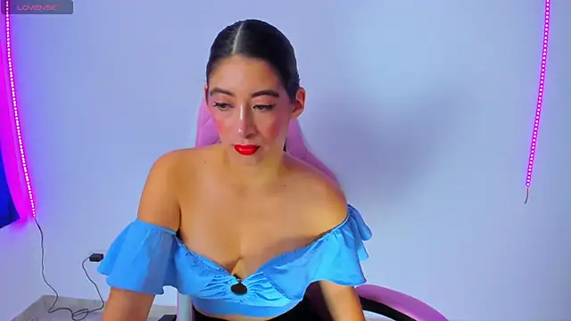 Snapshot of MeganWhite3 chatting on March 2, 9:32 pm MeganWhite3 online show from March 2, 9:32 pm