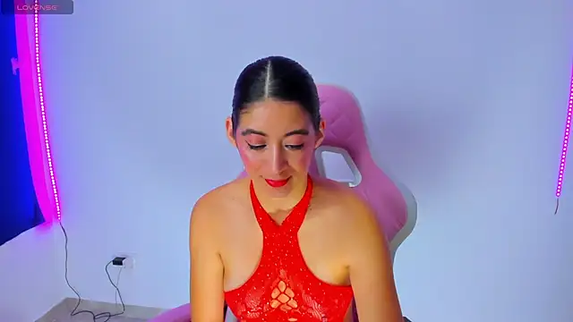 Snapshot of MeganWhite3 chatting on March 3, 6:04 am MeganWhite3 online show from March 3, 6:04 am