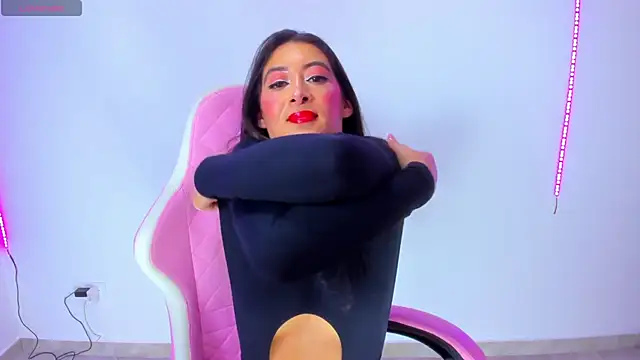 Snapshot of MeganWhite3 chatting on March 4, 4:06 am MeganWhite3 online show from March 4, 4:06 am