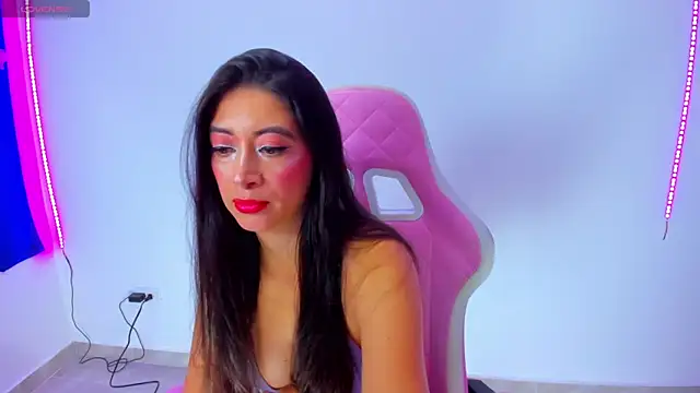 Snapshot of MeganWhite3 chatting on March 4, 7:08 am MeganWhite3 online show from March 4, 7:08 am