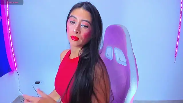 Snapshot of MeganWhite3 chatting on March 5, 4:13 am MeganWhite3 online show from March 5, 4:13 am