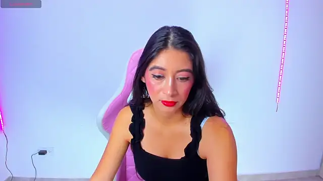 Snapshot of MeganWhite3 chatting on March 6, 5:46 am MeganWhite3 online show from March 6, 5:46 am