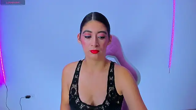 Snapshot of MeganWhite3 chatting on March 13, 6:26 am MeganWhite3 online show from March 13, 6:26 am