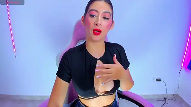 Snapshot of MeganWhite3 chatting on March 21, 5:54 am MeganWhite3 online show from March 21, 5:54 am