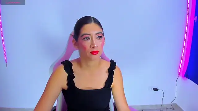 Snapshot of MeganWhite3 chatting on March 22, 5:39 am MeganWhite3 online show from March 22, 5:39 am