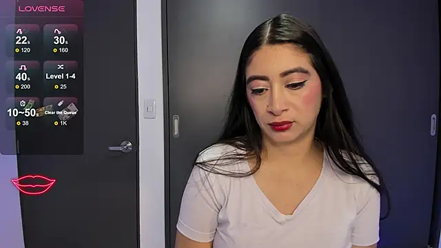 Snapshot of MeganWhite3 chatting on October 14, 1:28 am MeganWhite3 online show from October 14, 1:28 am