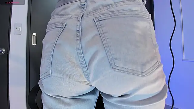 Snapshot of MeganWhite3 chatting on October 21, 3:07 am MeganWhite3 online show from October 21, 3:07 am