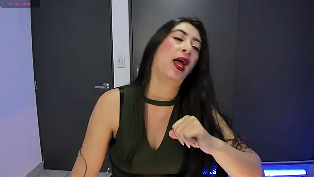 Snapshot of MeganWhite3 chatting on November 2, 3:53 am MeganWhite3 online show from November 2, 3:53 am