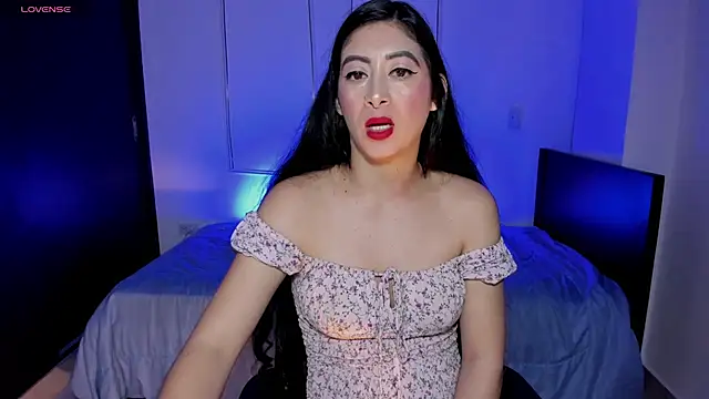 Snapshot of MeganWhite3 chatting on February 15, 7:51 am MeganWhite3 online show from February 15, 7:51 am