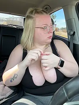 Snapshot of Blondiee_x chatting on December 12, 6:53 pm Blondiee x online show from December 12, 6:53 pm