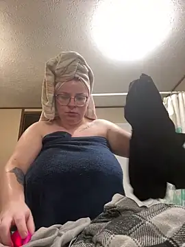 Snapshot of Blondiee_x chatting on March 4, 10:05 pm Blondiee x online show from March 4, 10:05 pm
