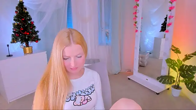 Snapshot of Laly_Peach chatting on December 10, 4:38 pm Laly Peach online show from December 10, 4:38 pm