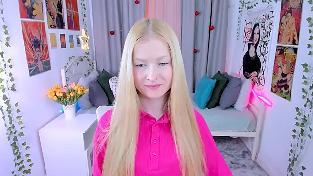 Snapshot of Laly_Peach chatting on December 13, 11:23 am Laly Peach online show from December 13, 11:23 am