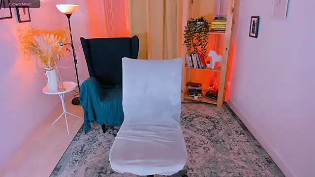 Snapshot of Laly_Peach chatting on December 19, 7:40 pm Laly Peach online show from December 19, 7:40 pm