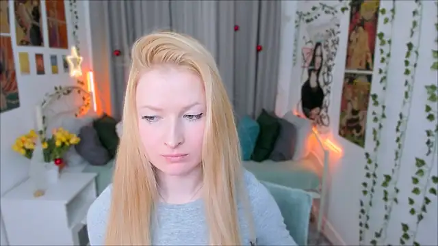 Snapshot of Laly_Peach chatting on December 24, 7:00 pm Laly Peach online show from December 24, 7:00 pm