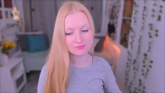 Snapshot of Laly_Peach chatting on December 26, 10:52 pm Laly Peach online show from December 26, 10:52 pm