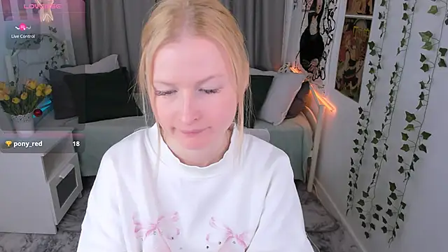 Snapshot of Laly_Peach chatting on January 10, 7:32 pm Laly Peach online show from January 10, 7:32 pm