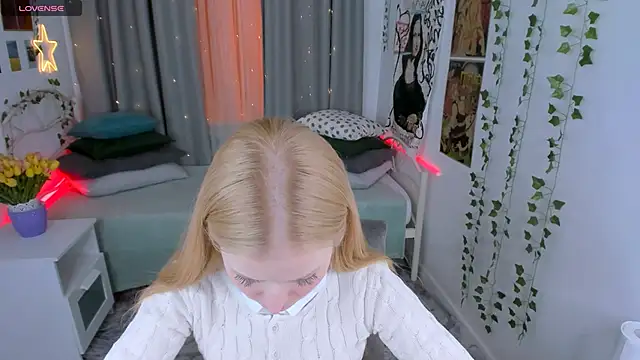 Snapshot of Laly_Peach chatting on January 21, 3:43 pm Laly Peach online show from January 21, 3:43 pm