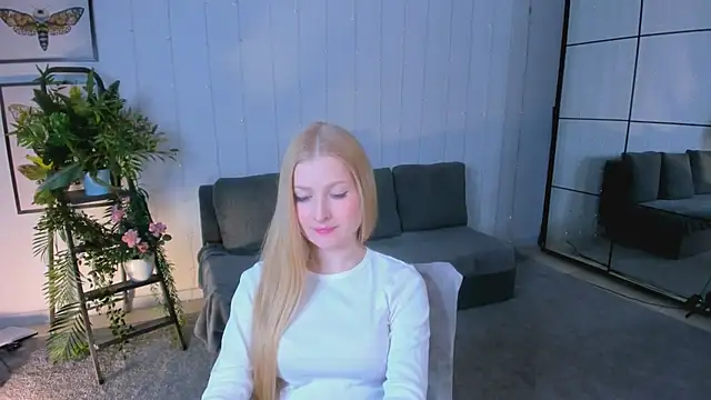 Snapshot of Laly_Peach chatting on February 24, 4:15 pm Laly Peach online show from February 24, 4:15 pm