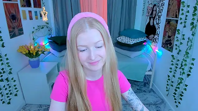 Snapshot of Laly_Peach chatting on March 1, 3:49 pm Laly Peach online show from March 1, 3:49 pm