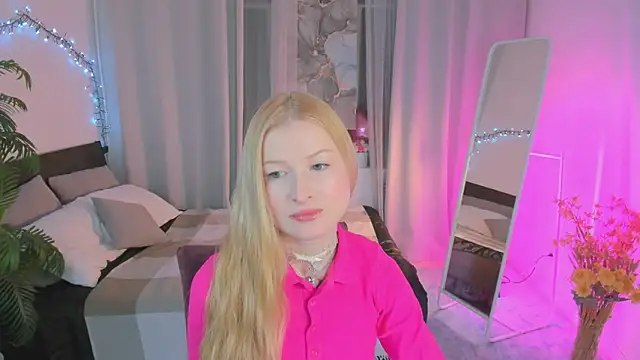 Snapshot of Laly_Peach chatting on March 15, 4:43 pm Laly Peach online show from March 15, 4:43 pm