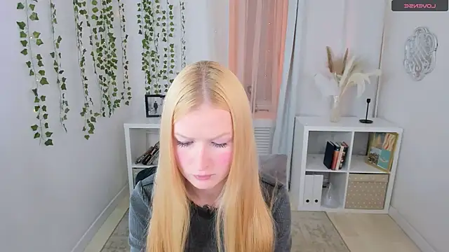 Snapshot of Laly_Peach chatting on October 1, 11:27 am Laly Peach online show from October 1, 11:27 am