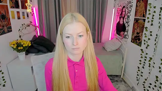 Snapshot of Laly_Peach chatting on October 19, 4:07 pm Laly Peach online show from October 19, 4:07 pm