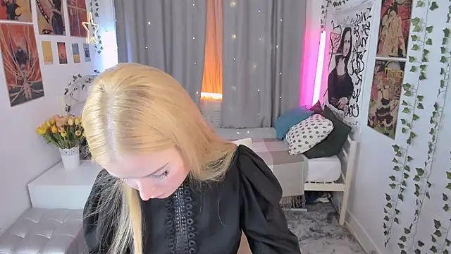 Snapshot of Laly_Peach chatting on November 9, 11:41 am Laly Peach online show from November 9, 11:41 am