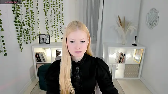 Snapshot of Laly_Peach chatting on November 14, 12:37 pm Laly Peach online show from November 14, 12:37 pm