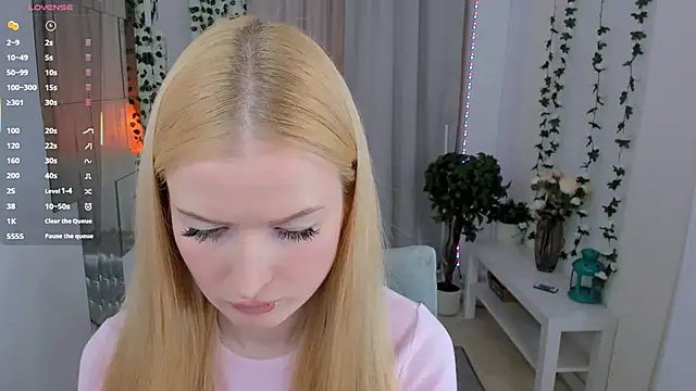 Snapshot of Laly_Peach chatting on November 23, 5:24 pm Laly Peach online show from November 23, 5:24 pm