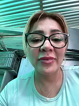 Snapshot of DIANITA_1988 chatting on December 31, 5:29 pm DIANITA 1988 online show from December 31, 5:29 pm