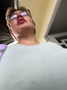 Snapshot of DIANITA_1988 chatting on December 31, 9:17 pm DIANITA 1988 online show from December 31, 9:17 pm