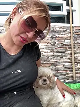 Snapshot of DIANITA_1988 chatting on January 1, 6:49 pm DIANITA 1988 online show from January 1, 6:49 pm