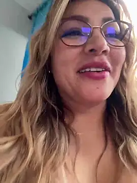 Snapshot of DIANITA_1988 chatting on January 6, 9:54 pm DIANITA 1988 online show from January 6, 9:54 pm