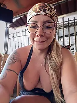 Snapshot of DIANITA_1988 chatting on January 11, 10:07 pm DIANITA 1988 online show from January 11, 10:07 pm