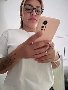 Snapshot of DIANITA_1988 chatting on January 16, 3:02 pm DIANITA 1988 online show from January 16, 3:02 pm