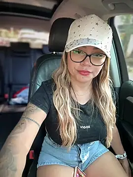 Snapshot of DIANITA_1988 chatting on January 19, 7:58 pm DIANITA 1988 online show from January 19, 7:58 pm