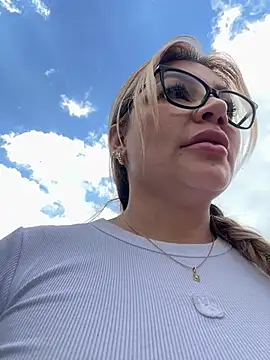 Snapshot of DIANITA_1988 chatting on January 22, 7:45 pm DIANITA 1988 online show from January 22, 7:45 pm