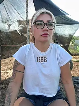 Snapshot of DIANITA_1988 chatting on February 1, 12:37 pm DIANITA 1988 online show from February 1, 12:37 pm