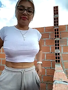 Snapshot of DIANITA_1988 chatting on February 19, 7:48 pm DIANITA 1988 online show from February 19, 7:48 pm