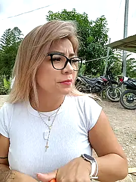 Snapshot of DIANITA_1988 chatting on February 23, 7:38 pm DIANITA 1988 online show from February 23, 7:38 pm