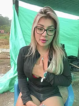 Snapshot of DIANITA_1988 chatting on March 12, 6:44 pm DIANITA 1988 online show from March 12, 6:44 pm