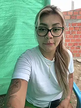 Snapshot of DIANITA_1988 chatting on March 13, 6:34 pm DIANITA 1988 online show from March 13, 6:34 pm