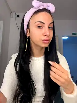 Snapshot of MeganHopeX chatting on December 4, 7:06 am MeganHopeX online show from December 4, 7:06 am