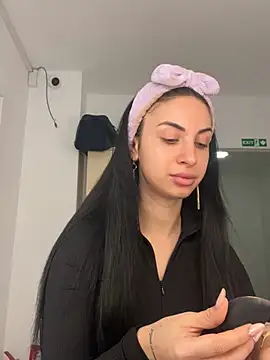 Snapshot of MeganHopeX chatting on December 10, 5:39 am MeganHopeX online show from December 10, 5:39 am